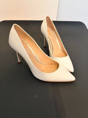 NWOT Jessica Simpson white heels, size 6